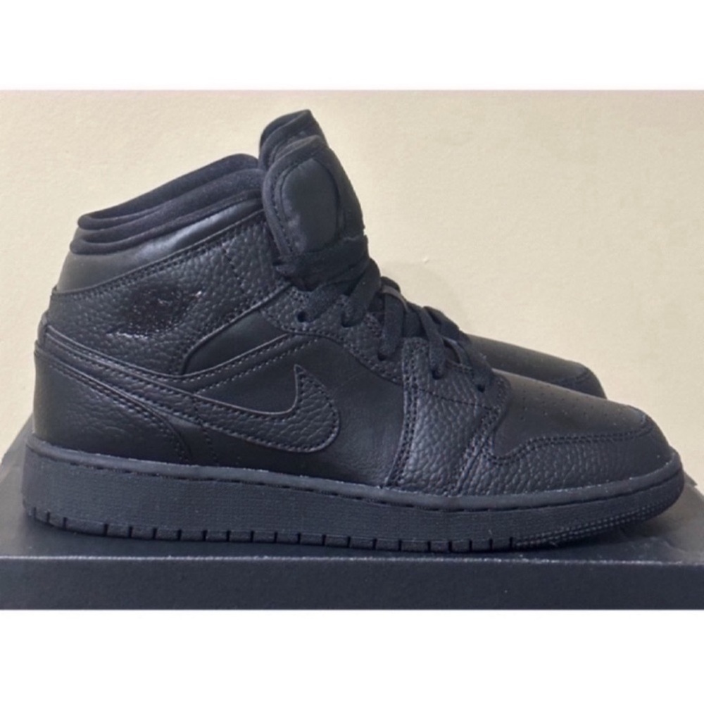 Air Jordan 1 Mid (GS) Shoes